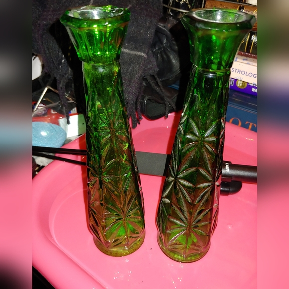 Vintage Anchor Hocking Emerald Green Bud Vases - Picture 2 of 3